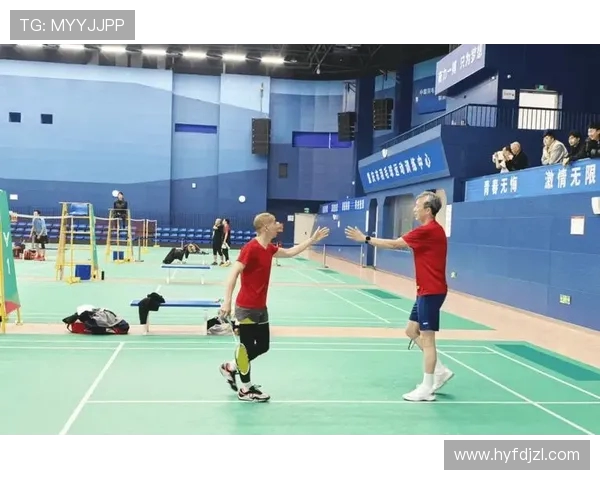 羽毛球盛宴：深入重庆羽毛球队的团队合作与精神探讨