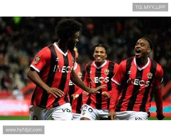 伊斯坦堡与般尼的激烈对决揭示足球战术与团队精神的碰撞与较量 伊斯坦堡与般尼的激烈对决揭示足球战术与团队精神的碰撞与较量